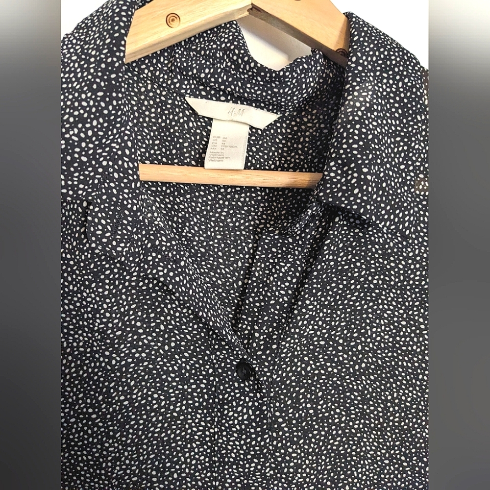 H&M collared blouse - Picture 2 of 3